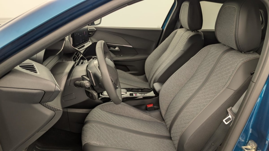 PEUGEOT 2008 Hybrid 145 e-DCS6 Allure - ref: 1-371329 - Photo 16