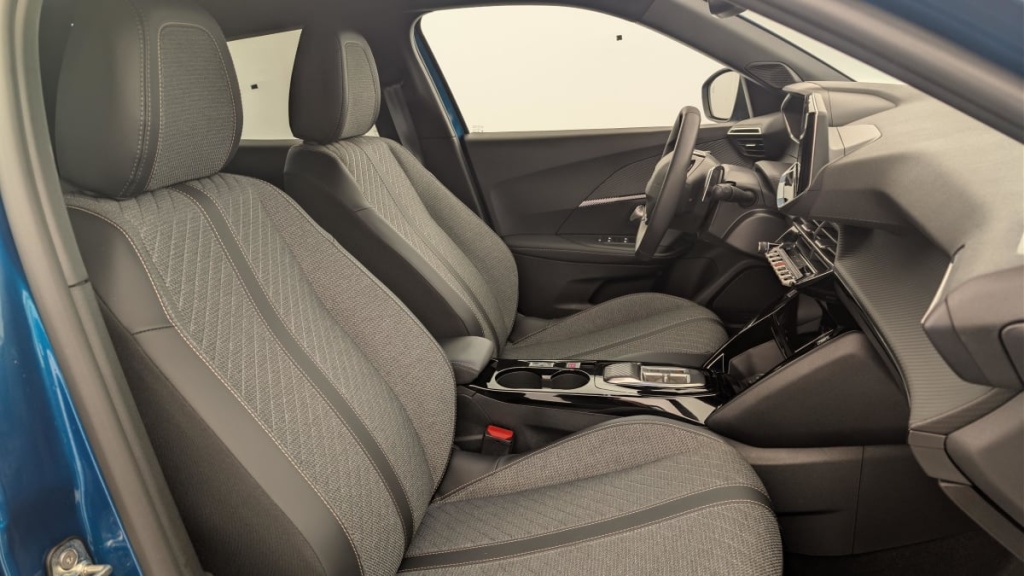 PEUGEOT 2008 Hybrid 145 e-DCS6 Allure - ref: 1-371344 - Photo 9