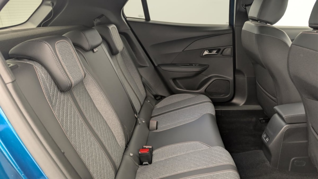 PEUGEOT 2008 Hybrid 145 e-DCS6 Allure - ref: 1-371352 - Photo 10