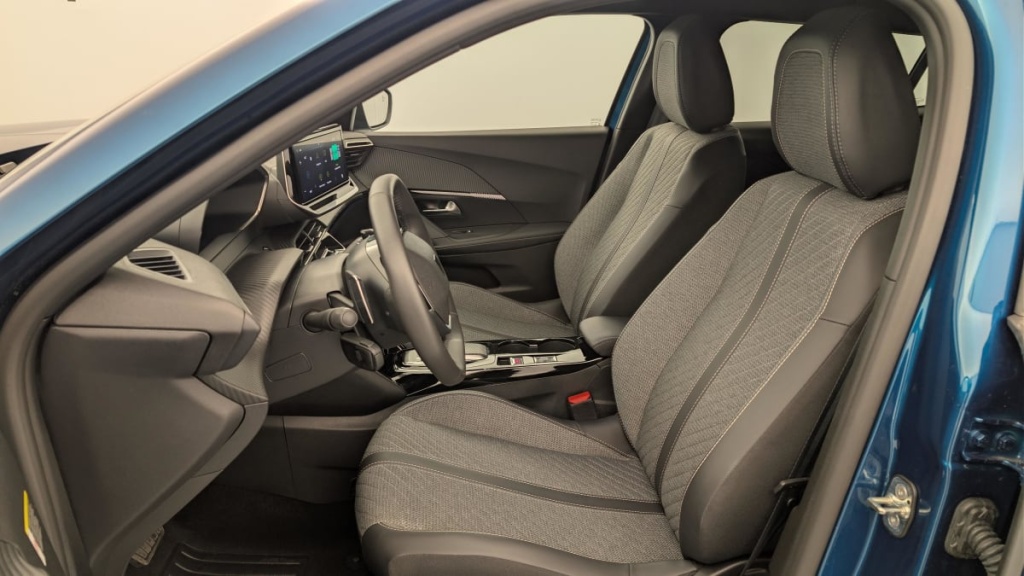 PEUGEOT 2008 Hybrid 145 e-DCS6 Allure - ref: 1-371352 - Photo 16