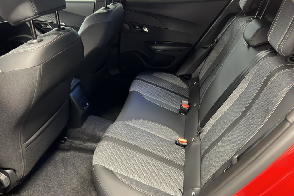 PEUGEOT 2008 Hybrid 145 e-DCS6 Allure - ref: 1-371417 - Photo 10