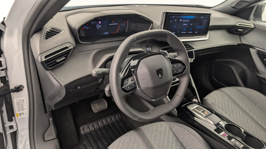 PEUGEOT 2008 Hybrid 145 e-DCS6 Allure - ref: 1-371441 - Photo 15