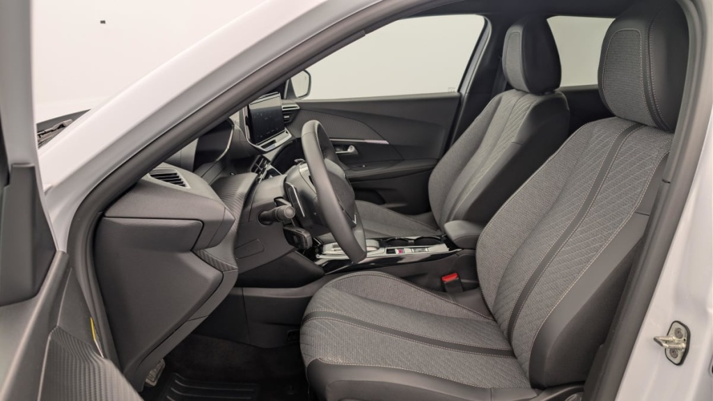 PEUGEOT 2008 Hybrid 145 e-DCS6 Allure - ref: 1-371441 - Photo 16