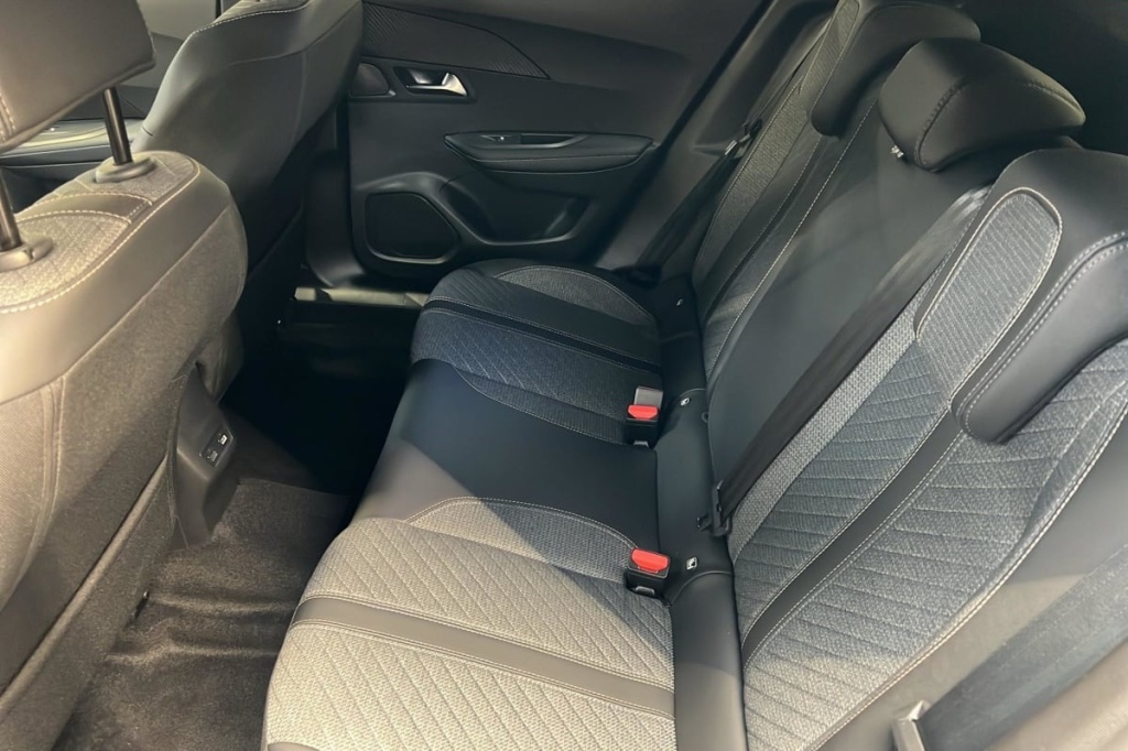 PEUGEOT 2008 Hybrid 145 e-DCS6 Allure - ref: 1-371457 - Photo 10