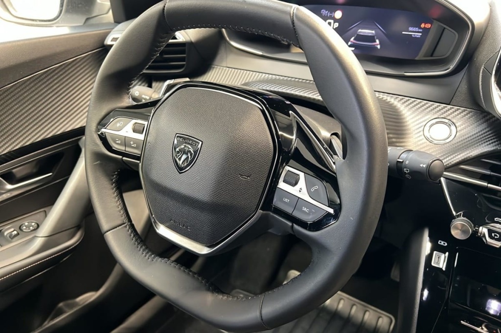 PEUGEOT 2008 Hybrid 145 e-DCS6 Allure - ref: 1-371457 - Photo 15