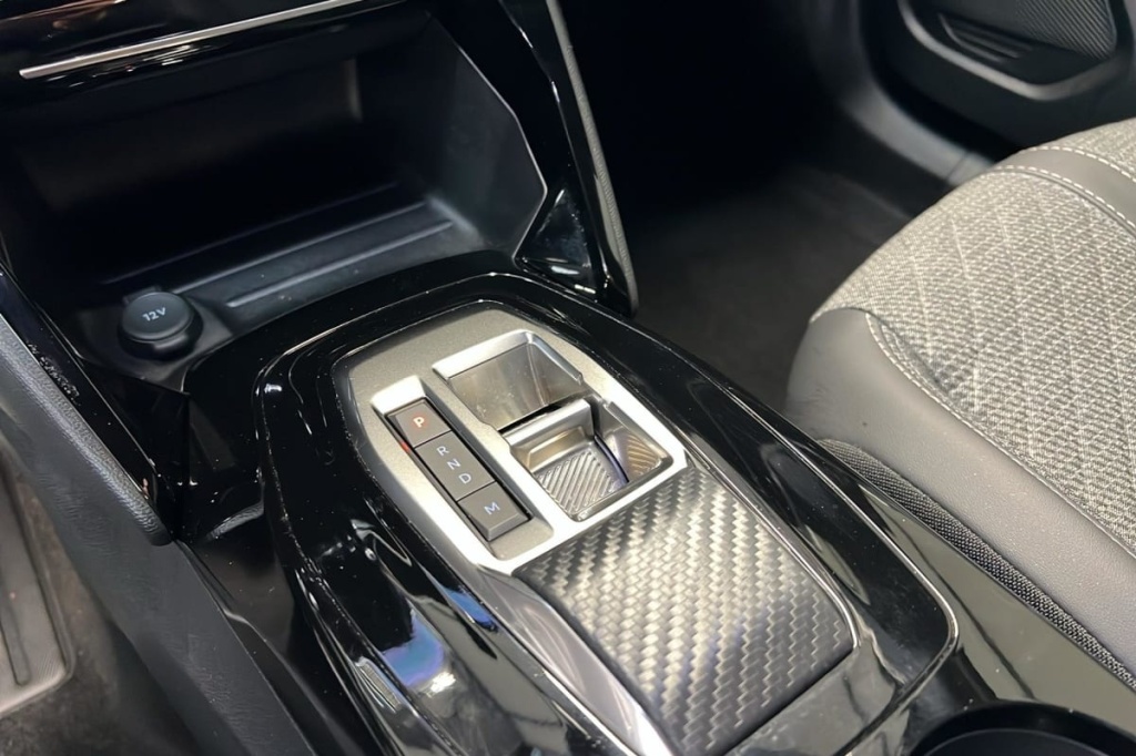 PEUGEOT 2008 Hybrid 145 e-DCS6 Allure - ref: 1-371457 - Photo 16