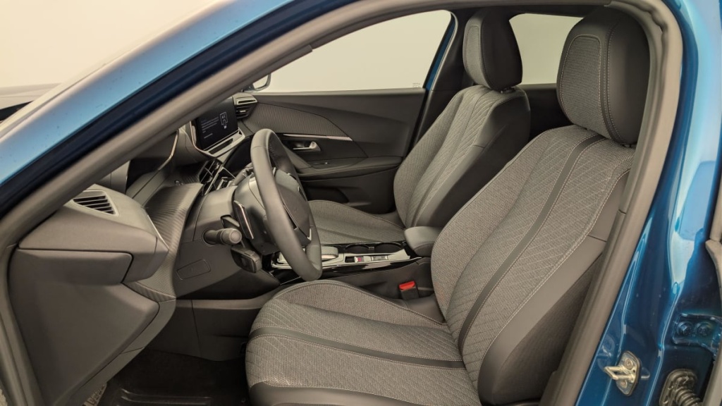 PEUGEOT 2008 Hybrid 145 e-DCS6 Allure - ref: 1-371633 - Photo 16