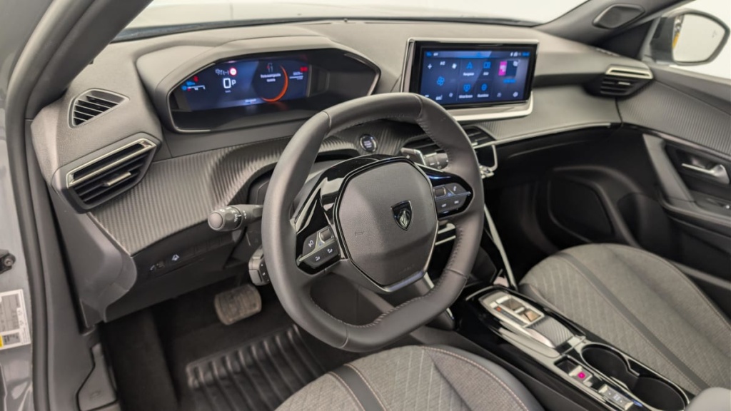 PEUGEOT 2008 Hybrid 145 e-DCS6 Allure - ref: 1-371676 - Photo 15