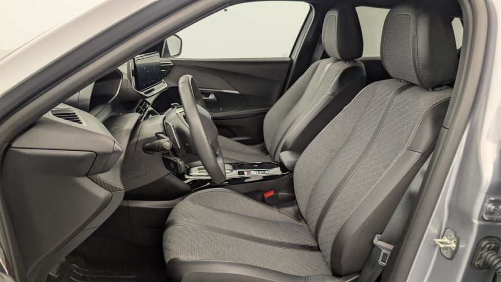 PEUGEOT 2008 Hybrid 145 e-DCS6 Allure - ref: 1-371705 - Photo 16