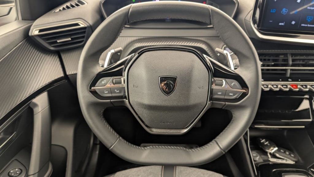 PEUGEOT 2008 Hybrid 145 e-DCS6 Allure - ref: 1-371737 - Photo 14