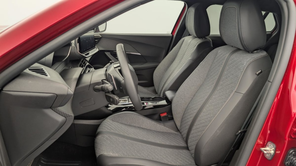 PEUGEOT 2008 Hybrid 145 e-DCS6 Allure - ref: 1-371742 - Photo 16