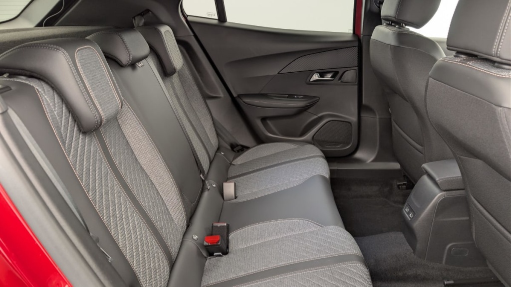 PEUGEOT 2008 Hybrid 145 e-DCS6 Allure - ref: 1-371743 - Photo 10