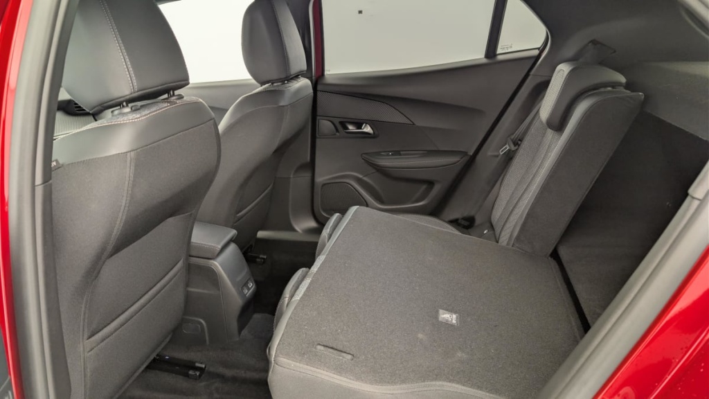 PEUGEOT 2008 Hybrid 145 e-DCS6 Allure - ref: 1-371743 - Photo 12