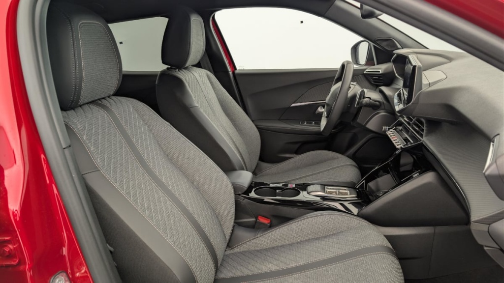 PEUGEOT 2008 Hybrid 145 e-DCS6 Allure - ref: 1-371743 - Photo 9