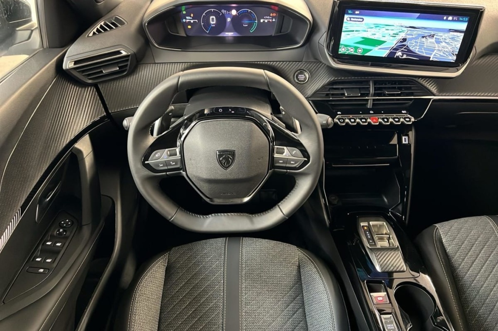 PEUGEOT 2008 Hybrid 145 e-DCS6 Allure - ref: 1-371759 - Photo 13