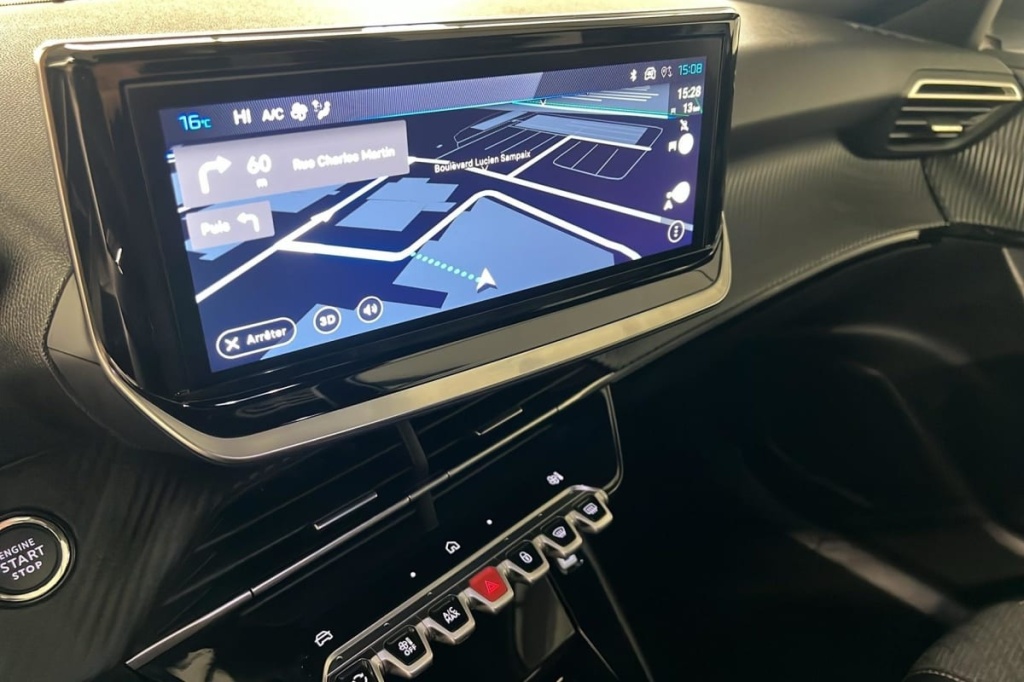 PEUGEOT 2008 Hybrid 145 e-DCS6 Allure - ref: 1-371769 - Photo 17