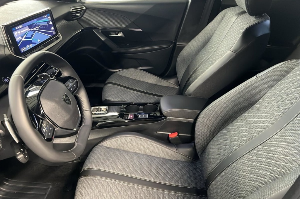 PEUGEOT 2008 Hybrid 145 e-DCS6 Allure - ref: 1-371769 - Photo 9