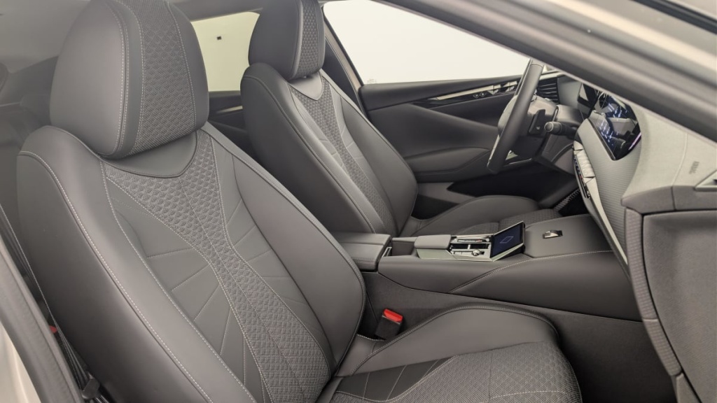 DS DS4 Hybride 136 e-DCT6 Pallas - ref: 1-372054 - Photo 9