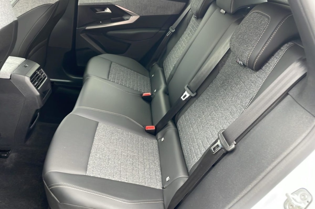 PEUGEOT 3008 HYBRID 136 E-DCS6 ALLURE - ref: 1-372525 - Photo 10