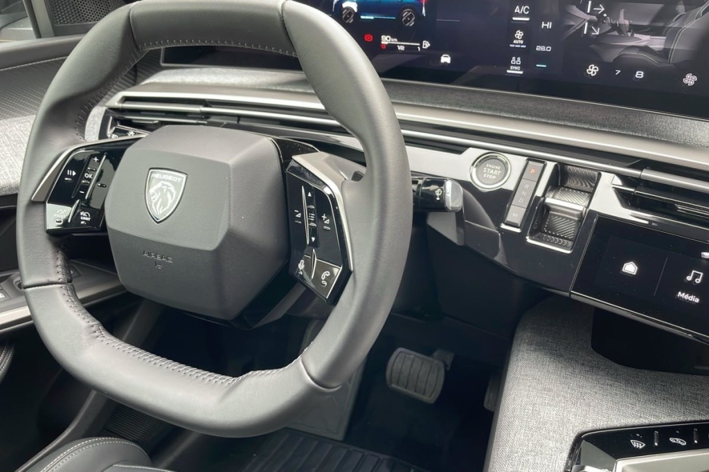 PEUGEOT 3008 HYBRID 136 E-DCS6 ALLURE - ref: 1-372525 - Photo 15