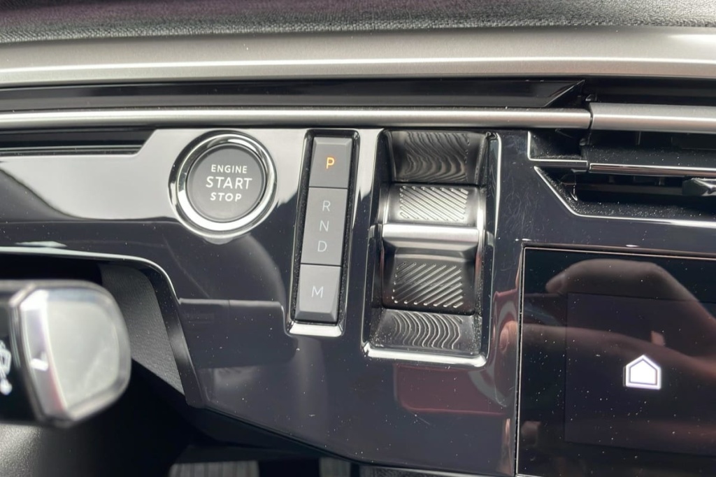 PEUGEOT 3008 HYBRID 136 E-DCS6 ALLURE - ref: 1-372525 - Photo 16