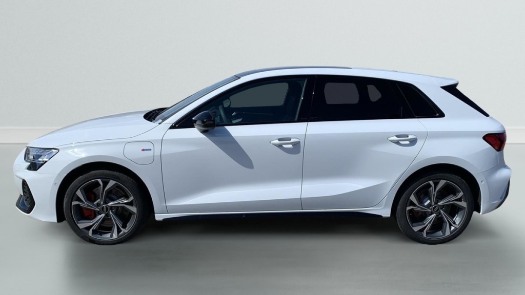 AUDI A3 Sportback 45 TFSI E HYBRIDE RECHARGEABLE 272 S TRONIC 6 S LINE - ref: 1-372759 - Photo 4