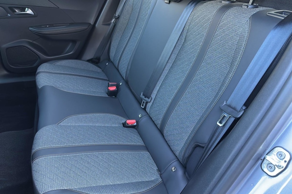 PEUGEOT 2008 50 kWh 136 ch Allure - ref: 1-374754 - Photo 10