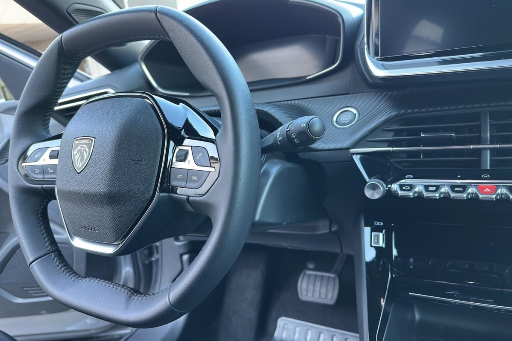 PEUGEOT 2008 50 kWh 136 ch Allure - ref: 1-374754 - Photo 15