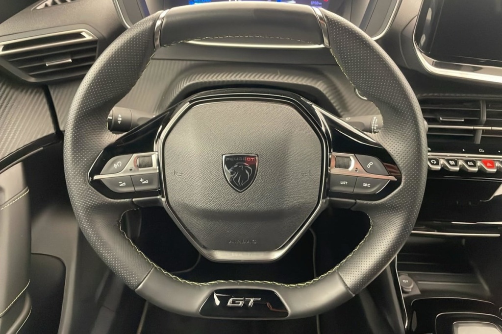 PEUGEOT 2008 50 kWh 136 ch GT - ref: 1-374861 - Photo 14