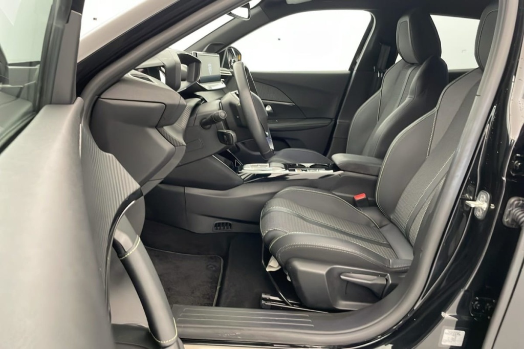 PEUGEOT 2008 50 kWh 136 ch GT - ref: 1-374861 - Photo 9