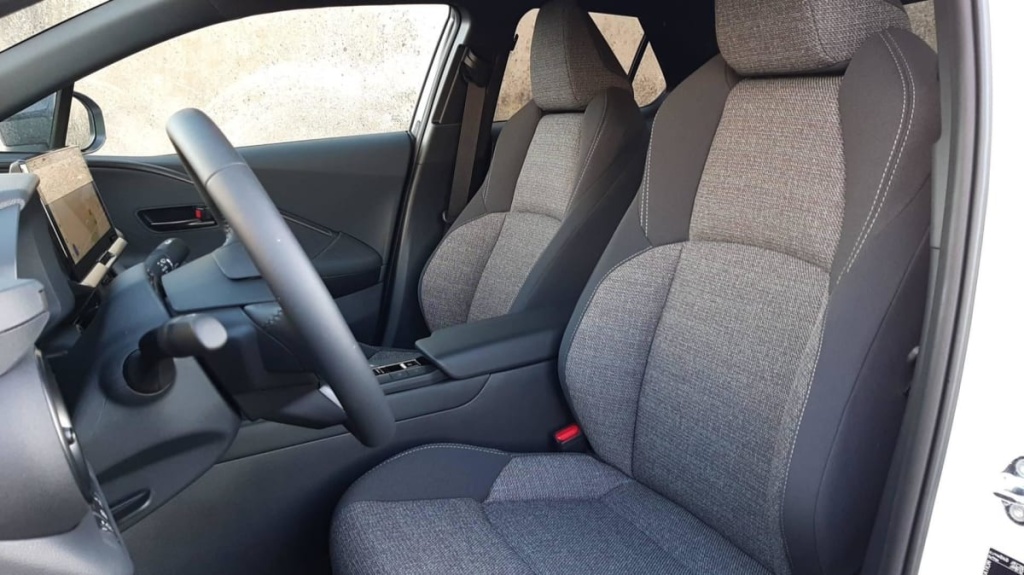 TOYOTA C-HR Hybride Rechargeable 225 Design - ref: 1-375322 - Photo 17