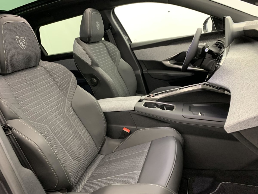 PEUGEOT 5008 Hybrid 145 e-DCS6 GT - ref: 1-375689 - Photo 9