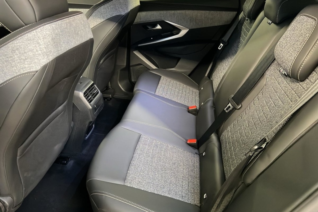 PEUGEOT 3008 Hybrid 145 e-DCS6 Allure - ref: 1-375792 - Photo 10