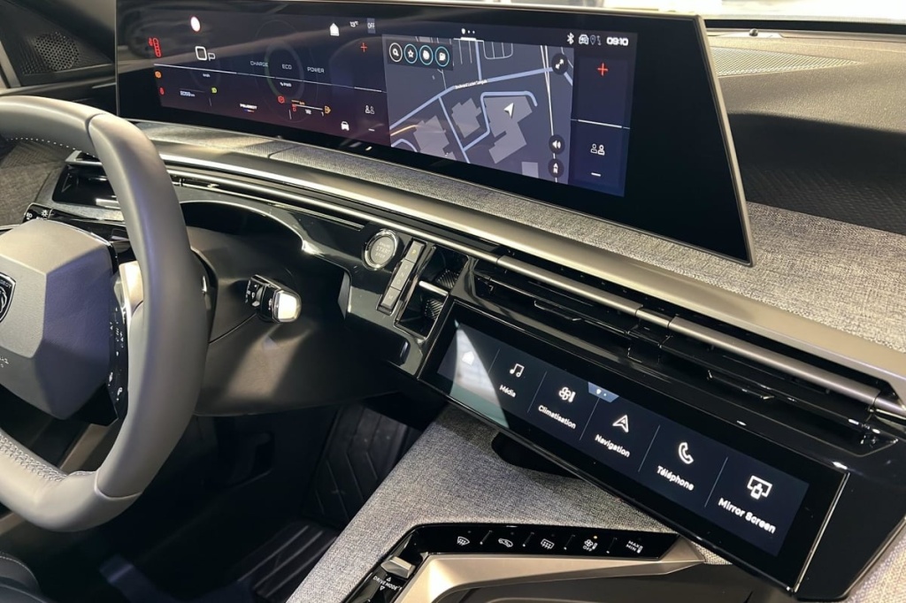 PEUGEOT 3008 Hybrid 145 e-DCS6 Allure - ref: 1-375792 - Photo 17