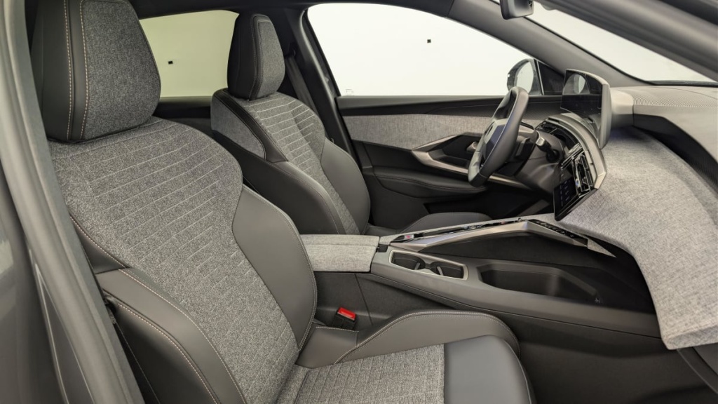 PEUGEOT 3008 Hybrid 145 e-DCS6 Allure - ref: 1-375796 - Photo 9