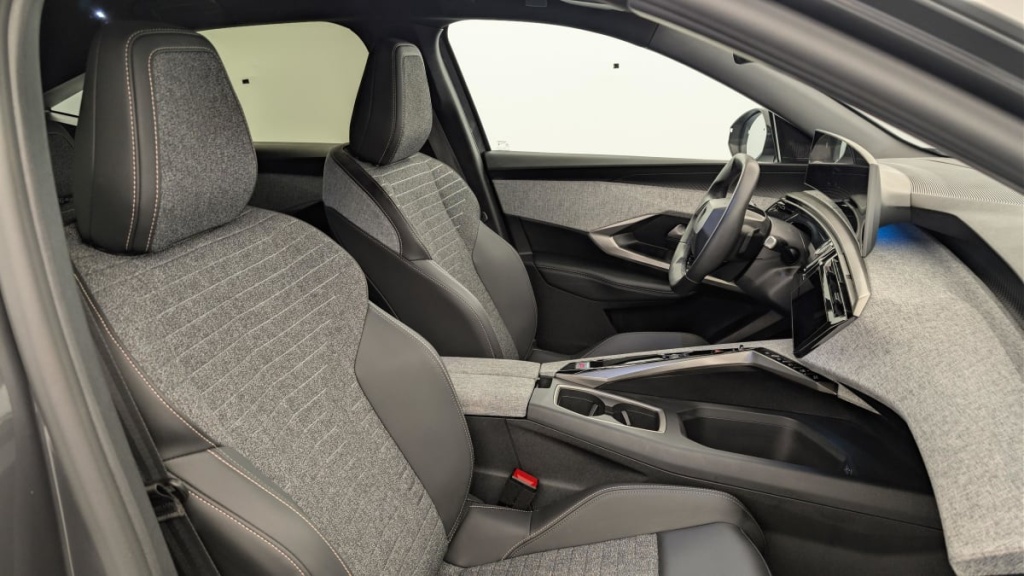 PEUGEOT 3008 Hybrid 145 e-DCS6 Allure - ref: 1-375797 - Photo 9