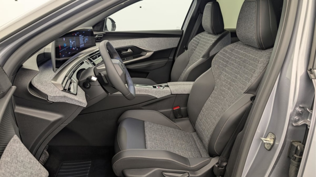 PEUGEOT 3008 Hybrid 145 e-DCS6 Allure - ref: 1-375798 - Photo 16