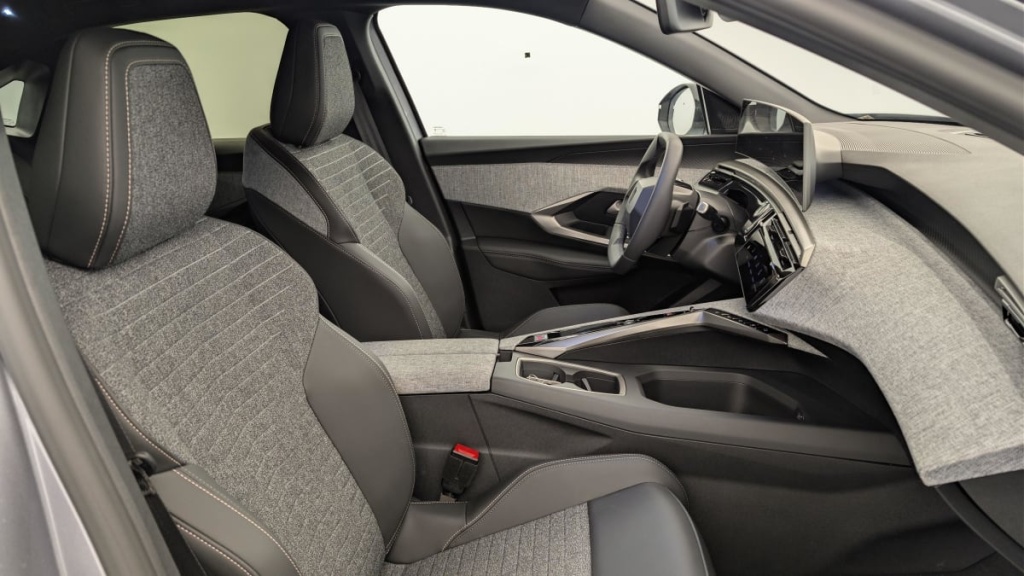 PEUGEOT 3008 Hybrid 145 e-DCS6 Allure - ref: 1-375801 - Photo 9