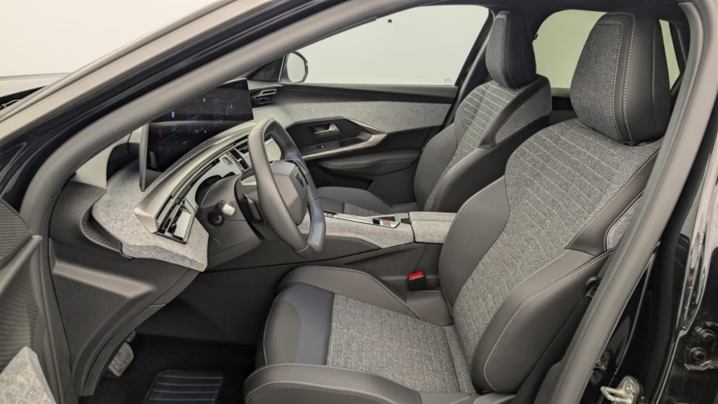 PEUGEOT 3008 Hybrid 145 e-DCS6 Allure - ref: 1-375807 - Photo 16