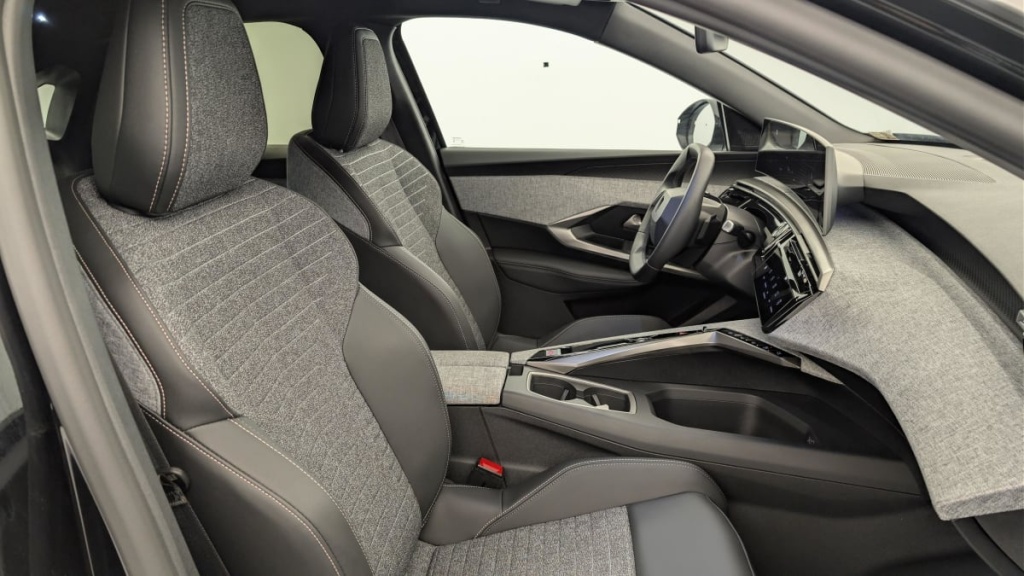 PEUGEOT 3008 Hybrid 145 e-DCS6 Allure - ref: 1-375807 - Photo 9