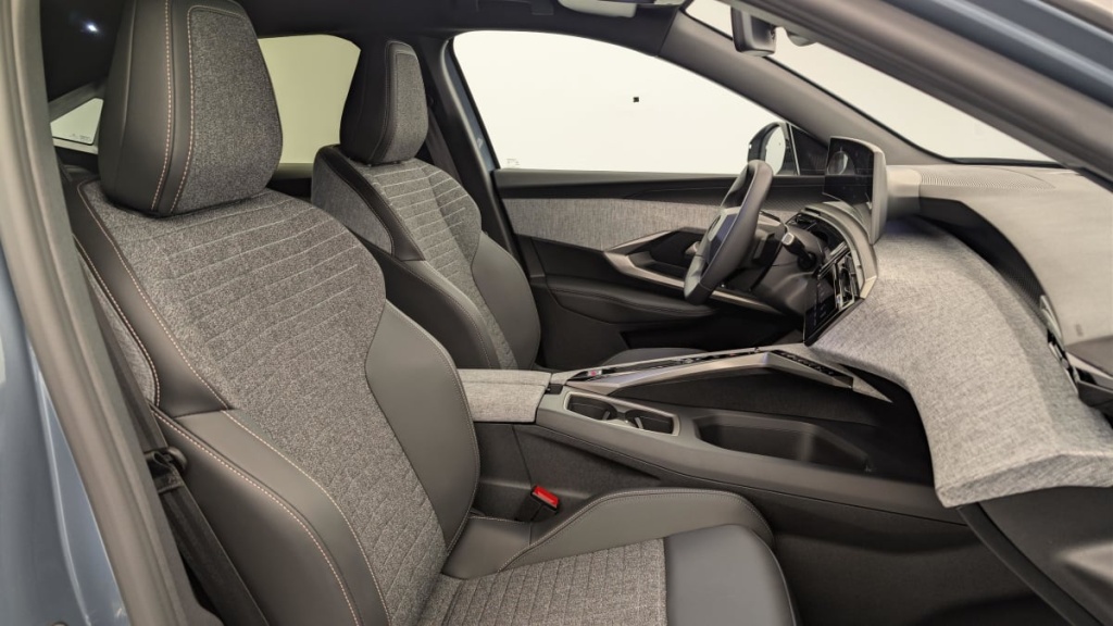 PEUGEOT 3008 Hybrid 145 e-DCS6 Allure - ref: 1-375815 - Photo 9