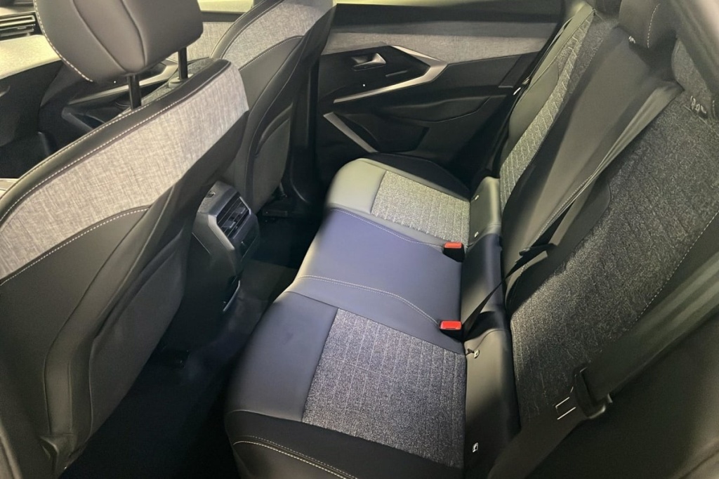 PEUGEOT 3008 Hybrid 145 e-DCS6 Allure - ref: 1-375824 - Photo 10