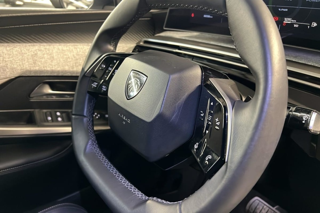 PEUGEOT 3008 Hybrid 145 e-DCS6 Allure - ref: 1-375824 - Photo 15