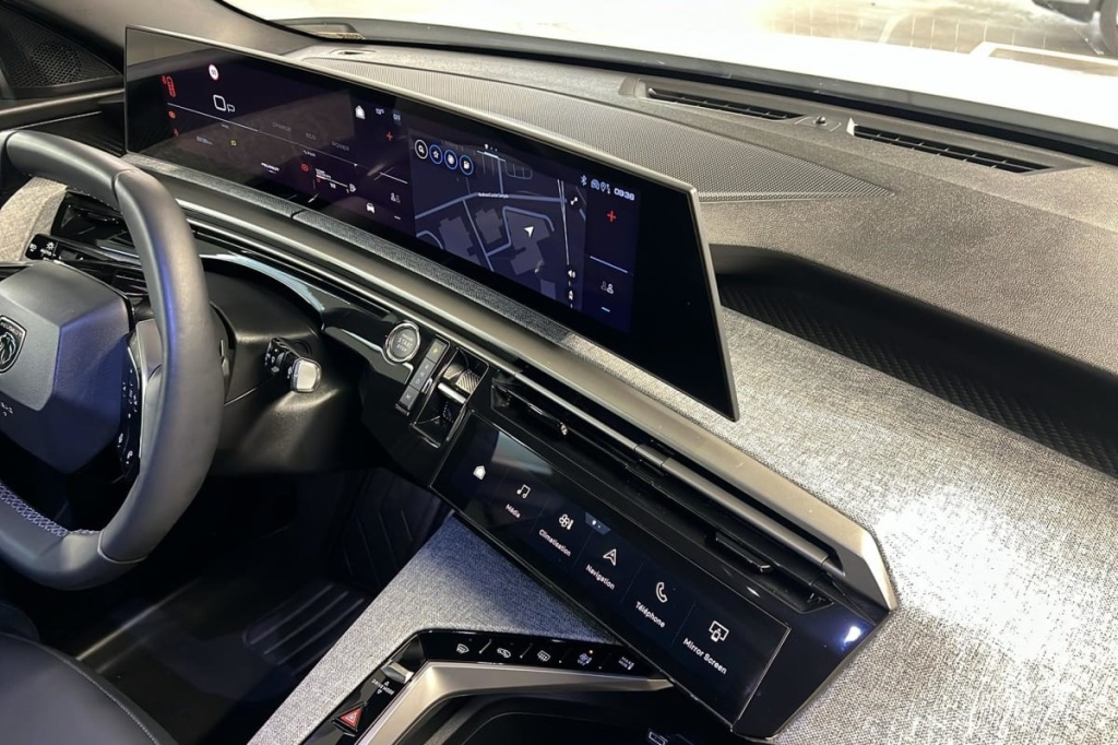 PEUGEOT 3008 Hybrid 145 e-DCS6 Allure - ref: 1-375824 - Photo 17