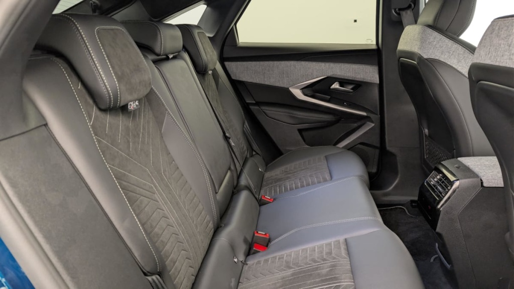 PEUGEOT 3008 Hybrid 145 e-DCS6 GT - ref: 1-375996 - Photo 10