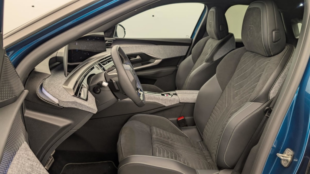 PEUGEOT 3008 Hybrid 145 e-DCS6 GT - ref: 1-375996 - Photo 16