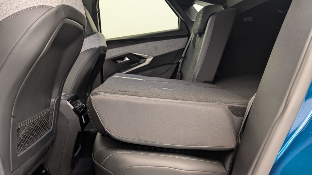 PEUGEOT 3008 Hybrid 145 e-DCS6 GT - ref: 1-376001 - Photo 12