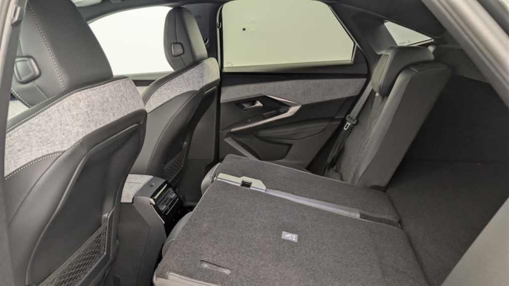 PEUGEOT 3008 Hybrid 145 e-DCS6 GT - ref: 1-376007 - Photo 12