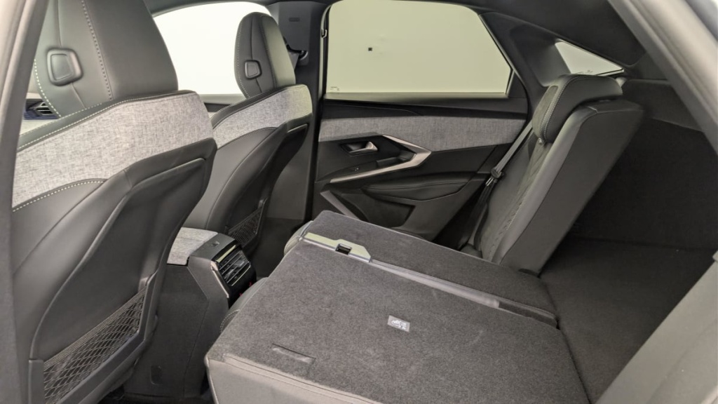 PEUGEOT 3008 Hybrid 145 e-DCS6 GT - ref: 1-376011 - Photo 12