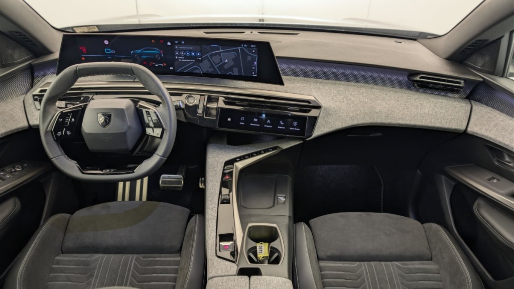 PEUGEOT 3008 Hybrid 145 e-DCS6 GT - ref: 1-376011 - Photo 13